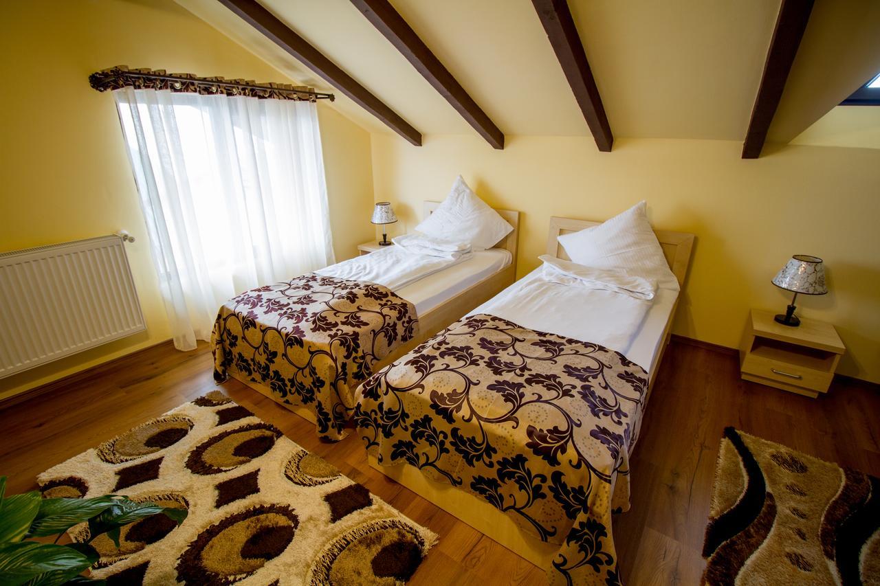 Green Garden Resort Odobesti Room photo
