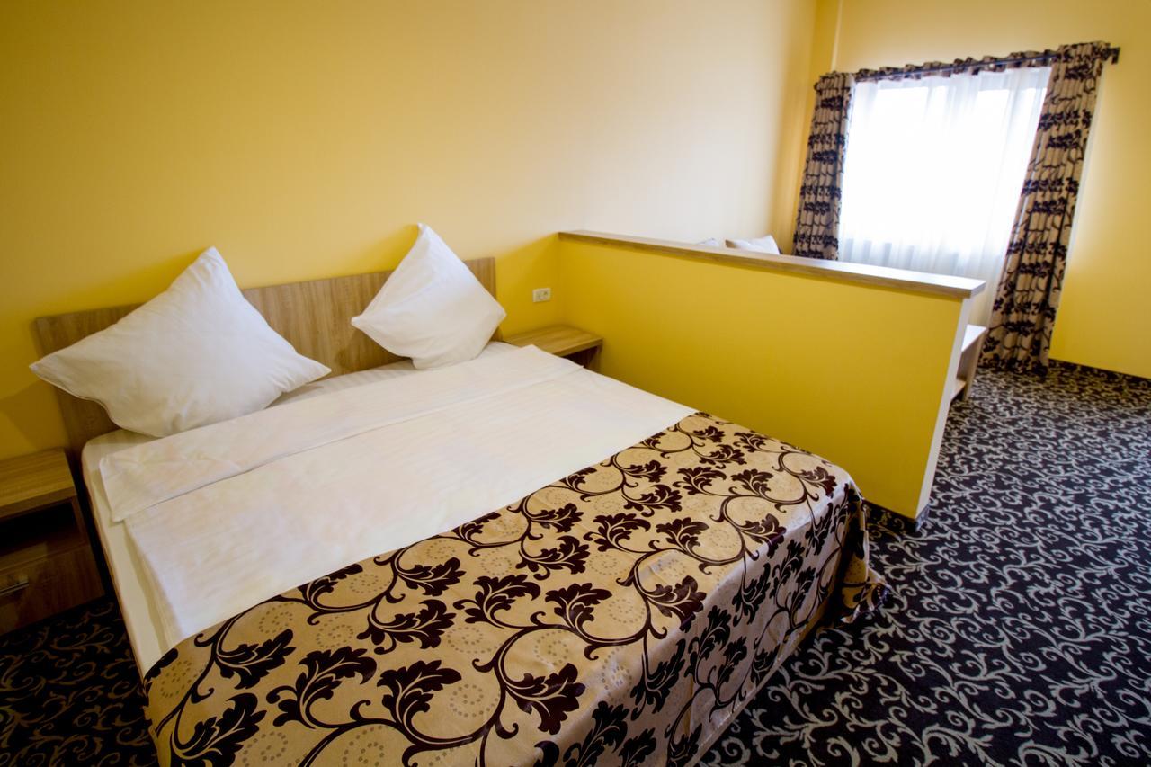 Green Garden Resort Odobesti Room photo